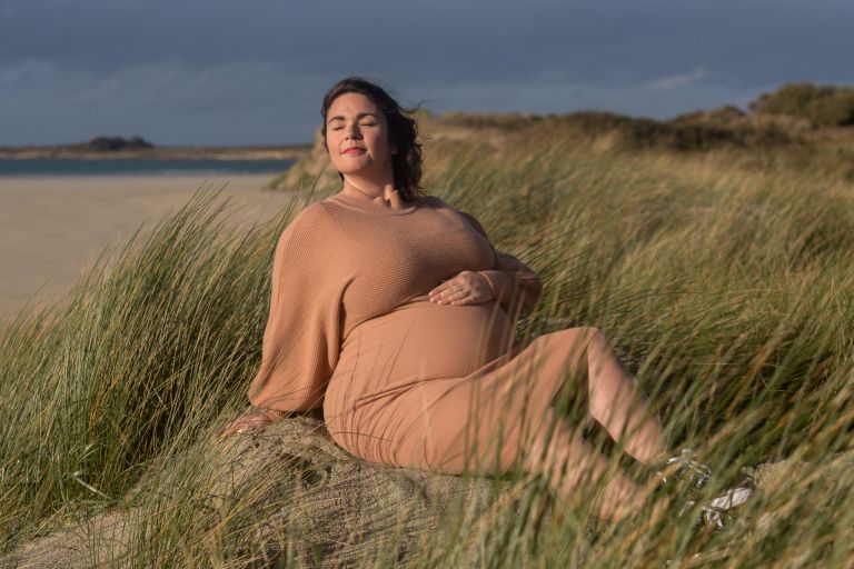 Séance photo grossesse Santec dunes en extérieur